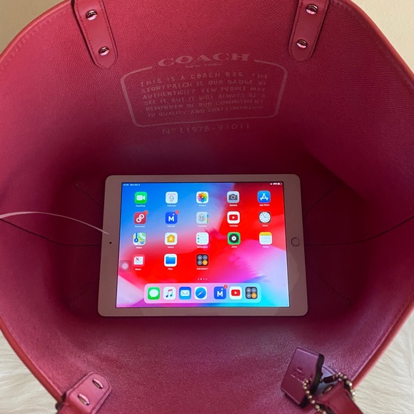 Coach - Picture 5 of 9